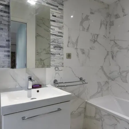 Studio Au Coeur Des Abbesses Paris